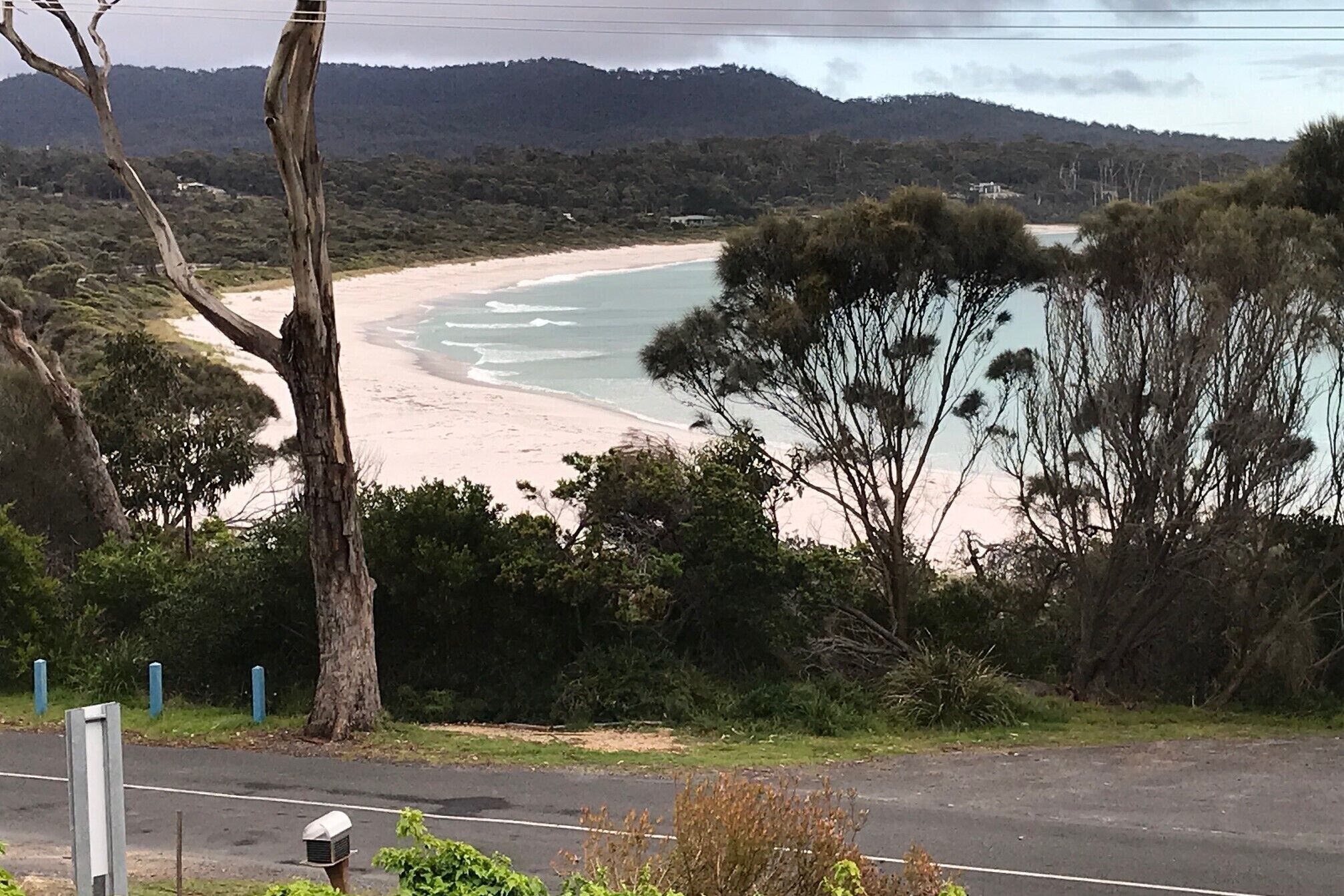 BINALONG BEACH COTTAGE  Beachfront Next door to restaurant. King Bed for couples — image 6