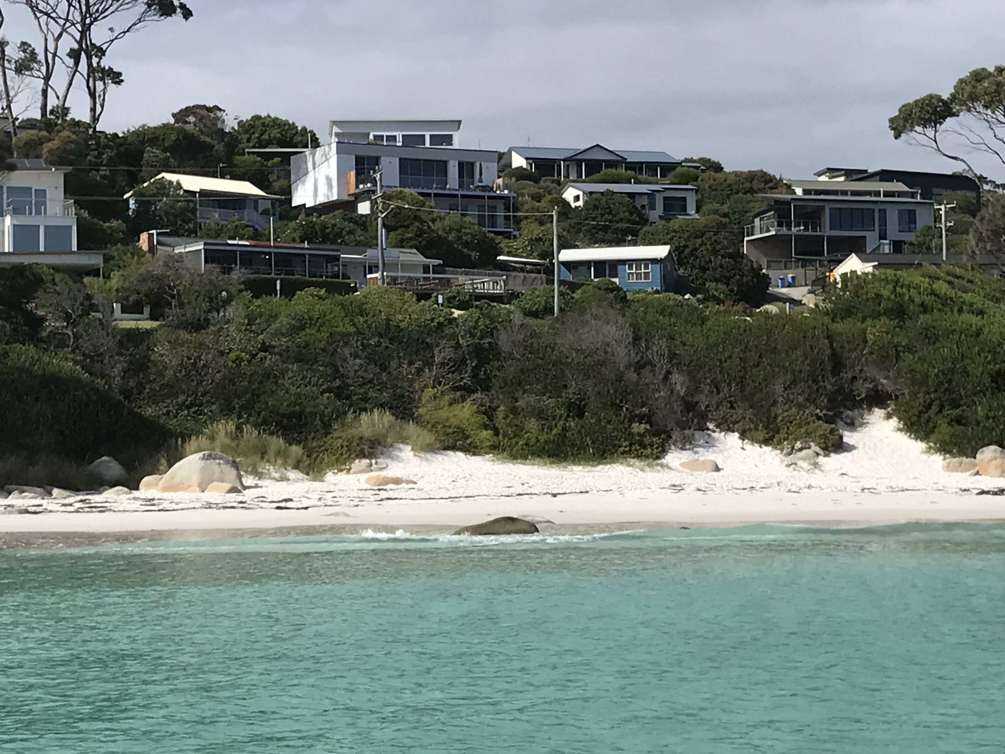 BINALONG BEACH COTTAGE  Beachfront Next door to restaurant. King Bed for couples — image 20