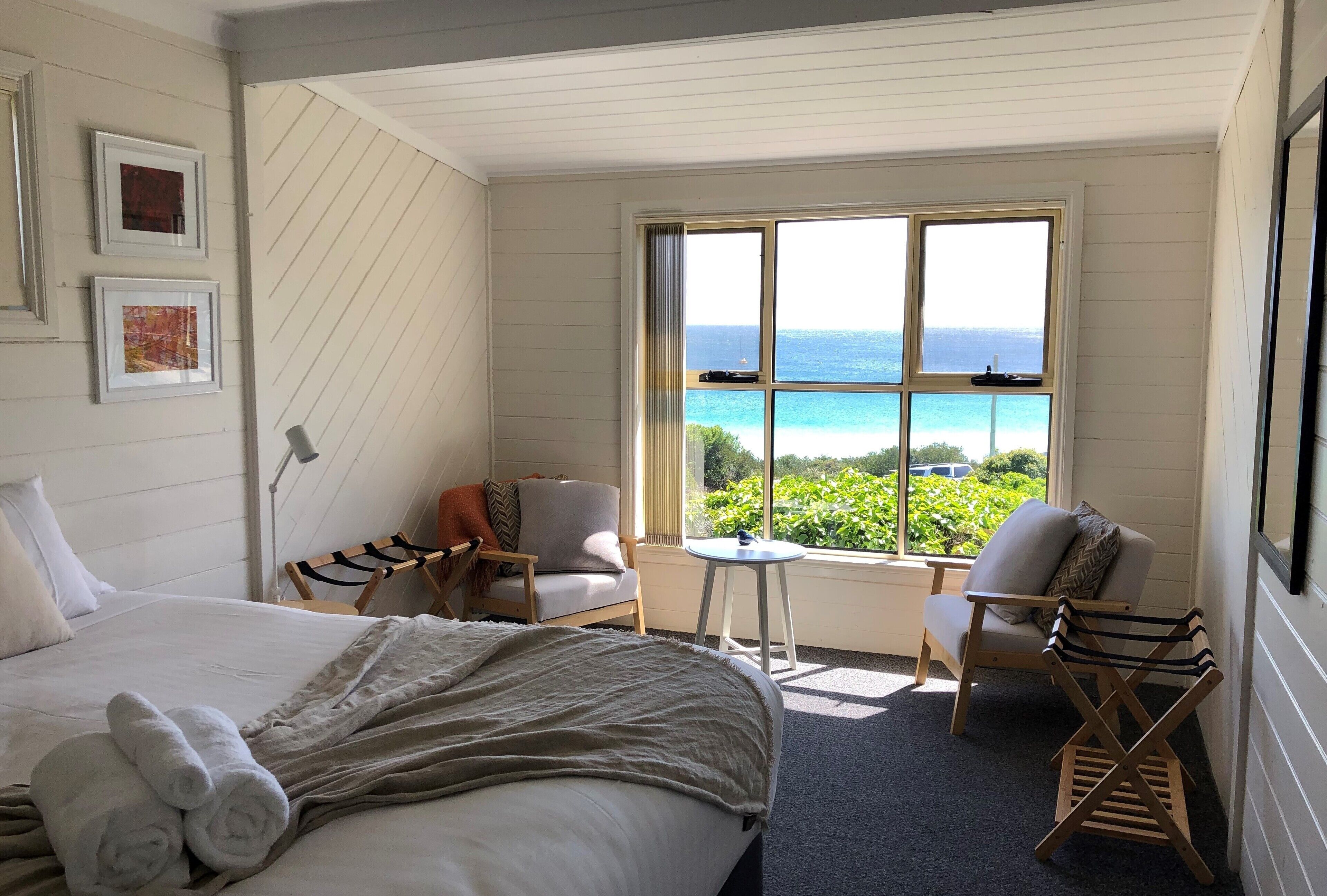 BINALONG BEACH COTTAGE  Beachfront Next door to restaurant. King Bed for couples — image 13
