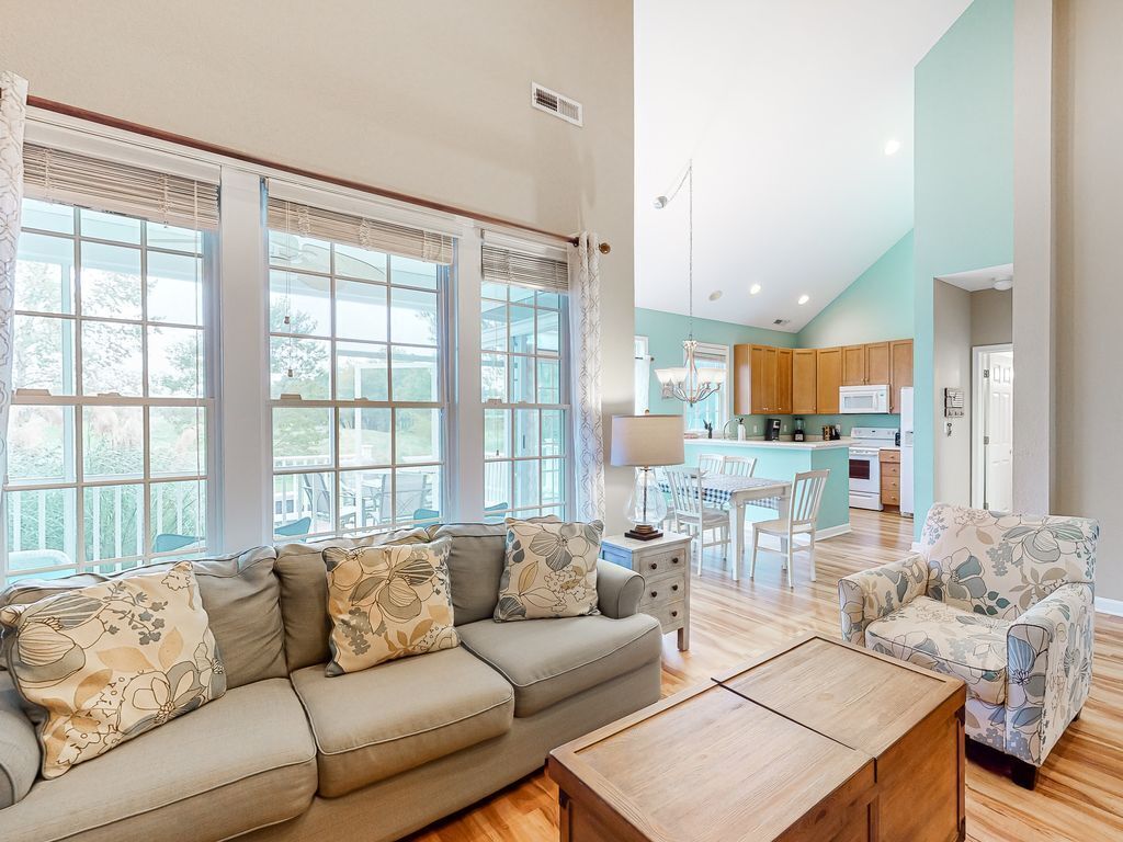 Bear Trap Dunes townhouse w/ gym, basketball court, tennis court, shared sauna