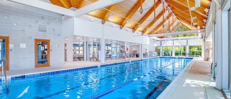 Piscina coperta, una piscina riscaldata