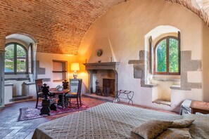 9 soverom, reiseseng for barn og wi-fi (inkludert)