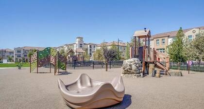 a serene hideaway place near the transit center in the silicon valley