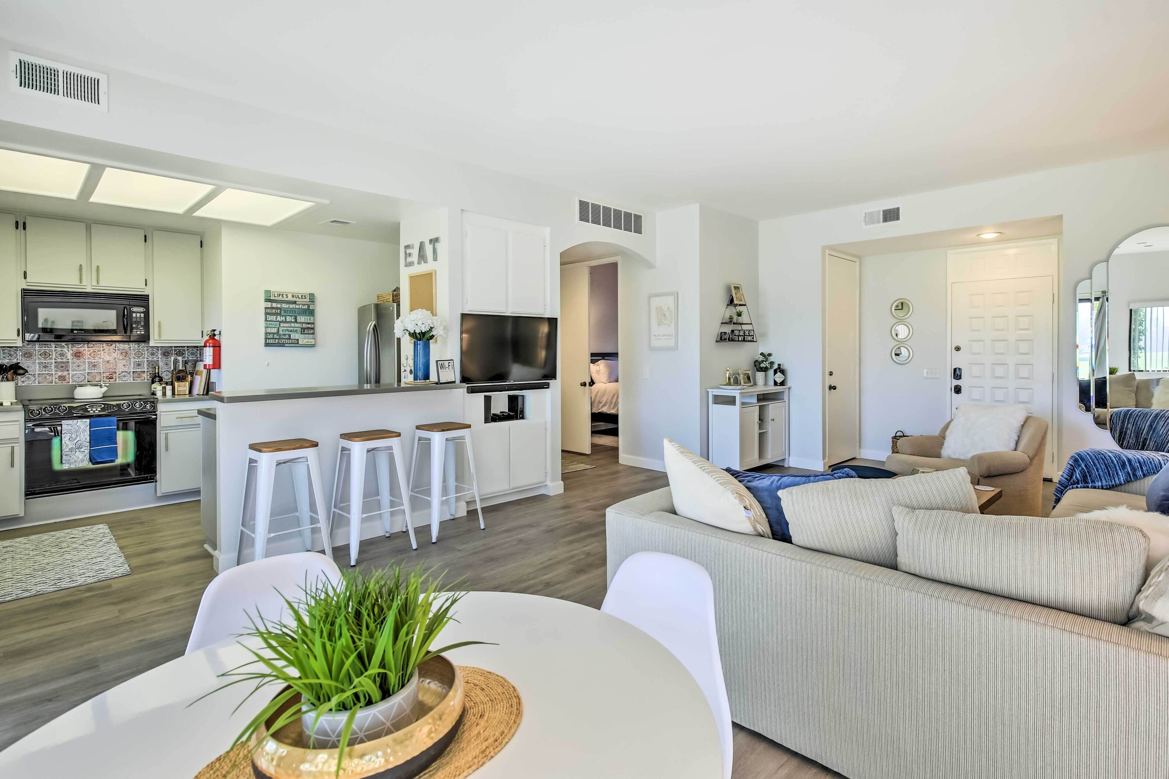 Modern Cathedral City Retreat on Golf Course!