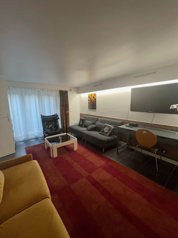 TV, DVD player, offices