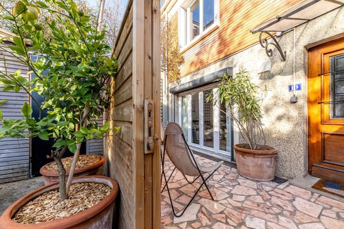 Comfortable studio in a quiet location 10 minutes from the RER station