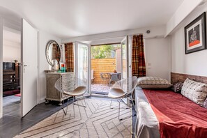 TV, DVD player, offices