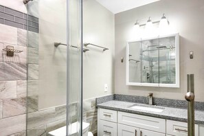 Free toiletries, hair dryer, towels - 1/4 Mi to Ocean: Beach Pebble Townhome w/ Patio (Hilton Head Island)