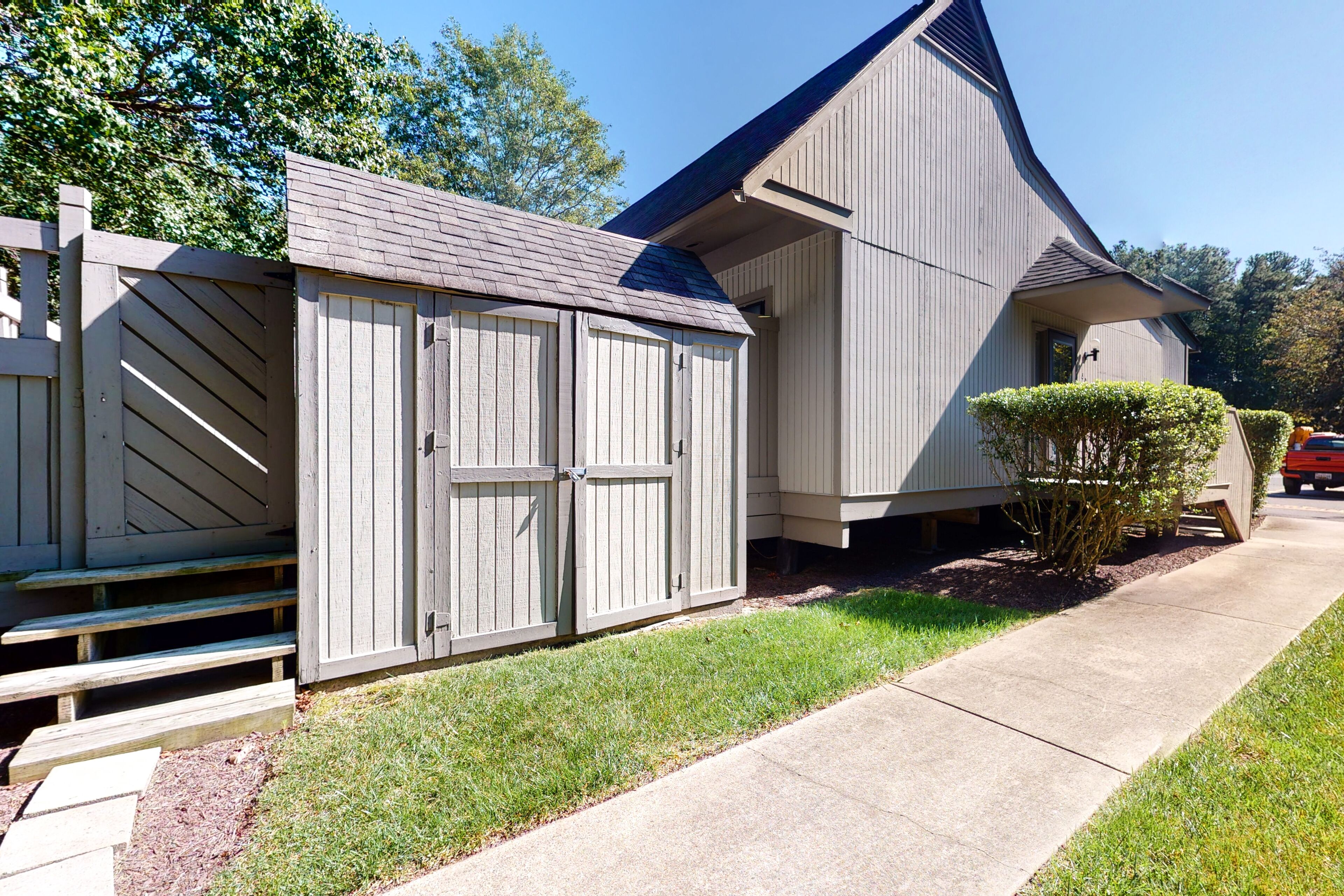 Sea Colony Tennis 1st floor condo w/ pool, basketball court, and shared sauna