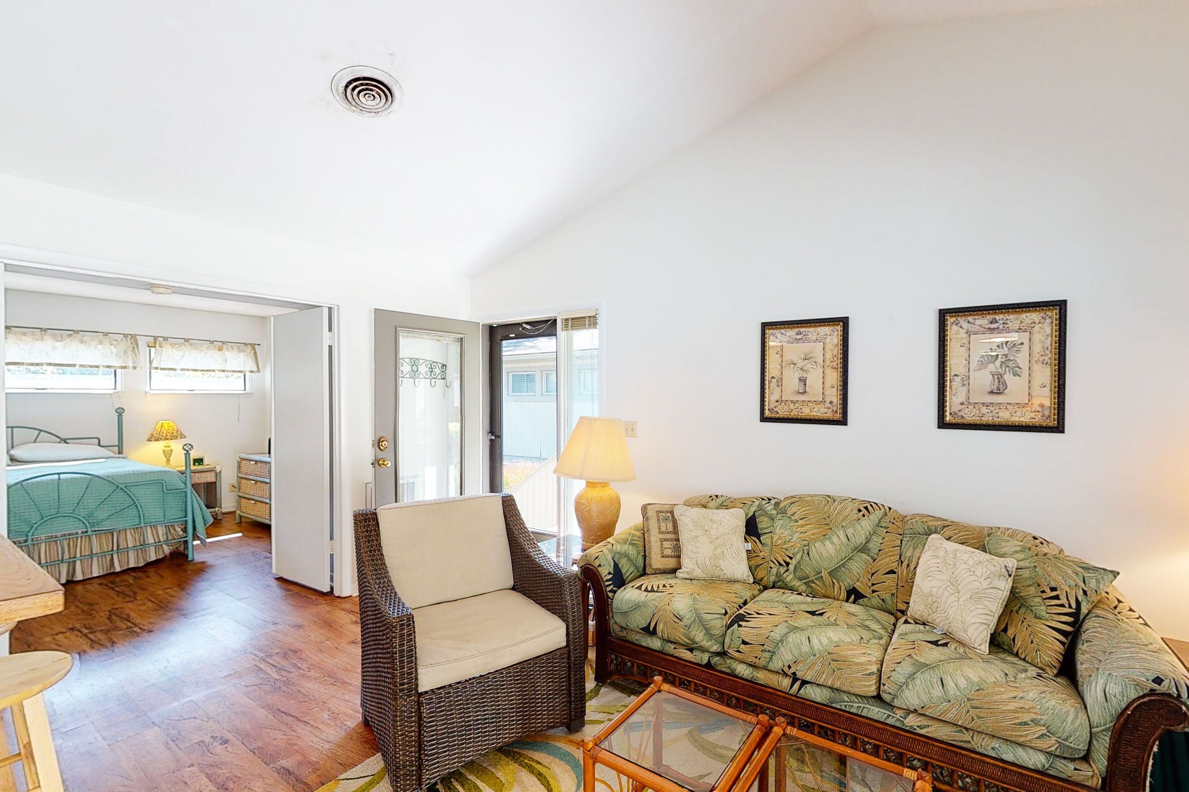 Sea Colony Tennis 1st floor condo w/ pool, basketball court, and shared sauna