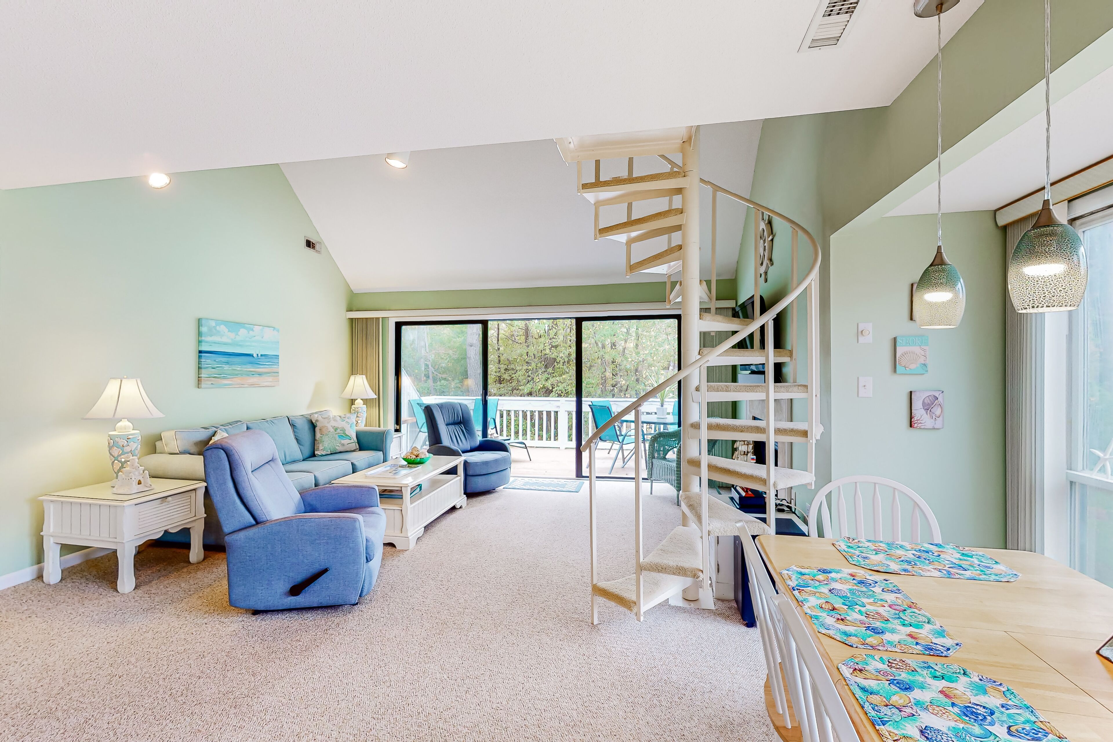 Sea Colony Tennis 2nd-floor condo with pool & fireplace