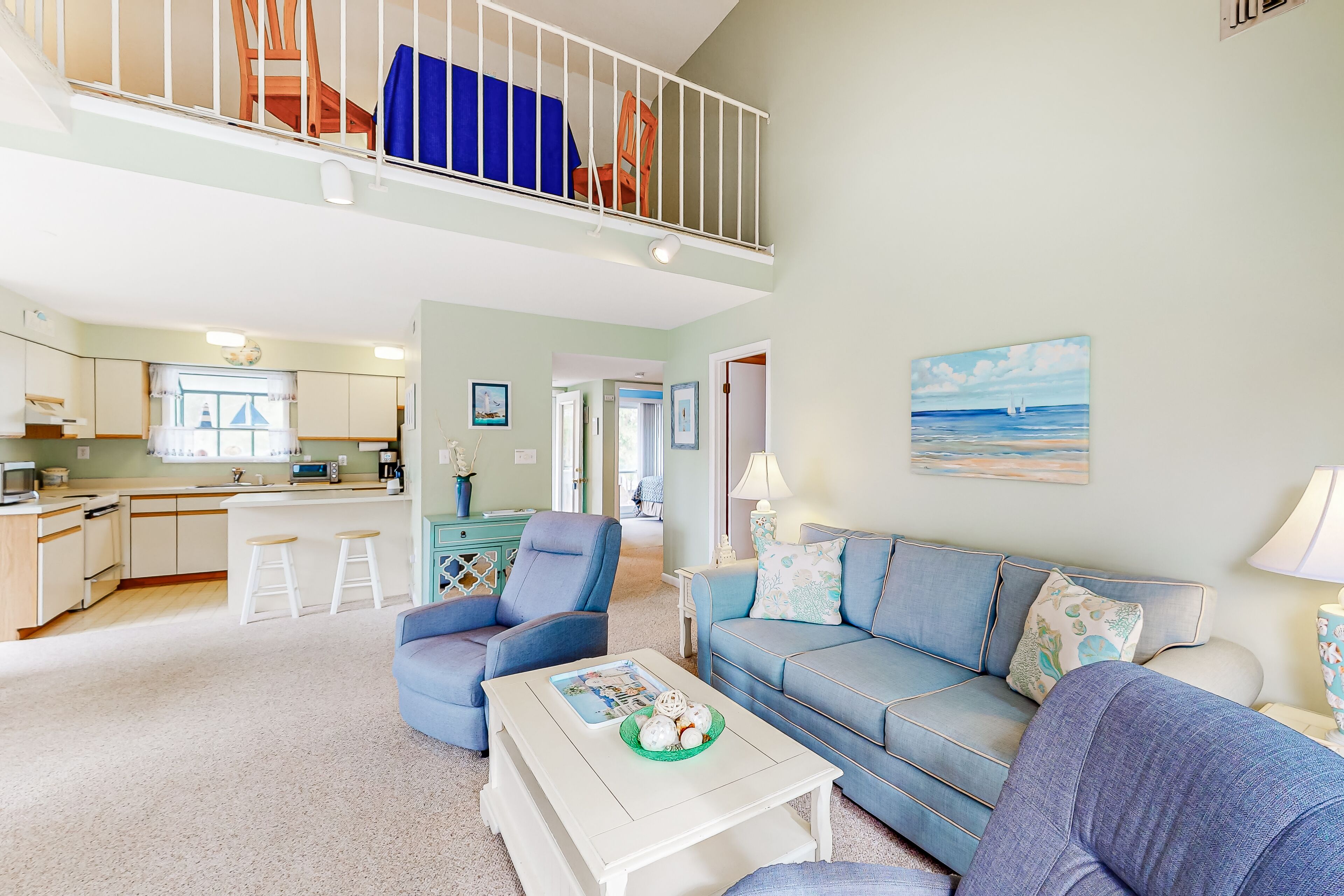 Sea Colony Tennis 2nd-floor condo with pool & fireplace