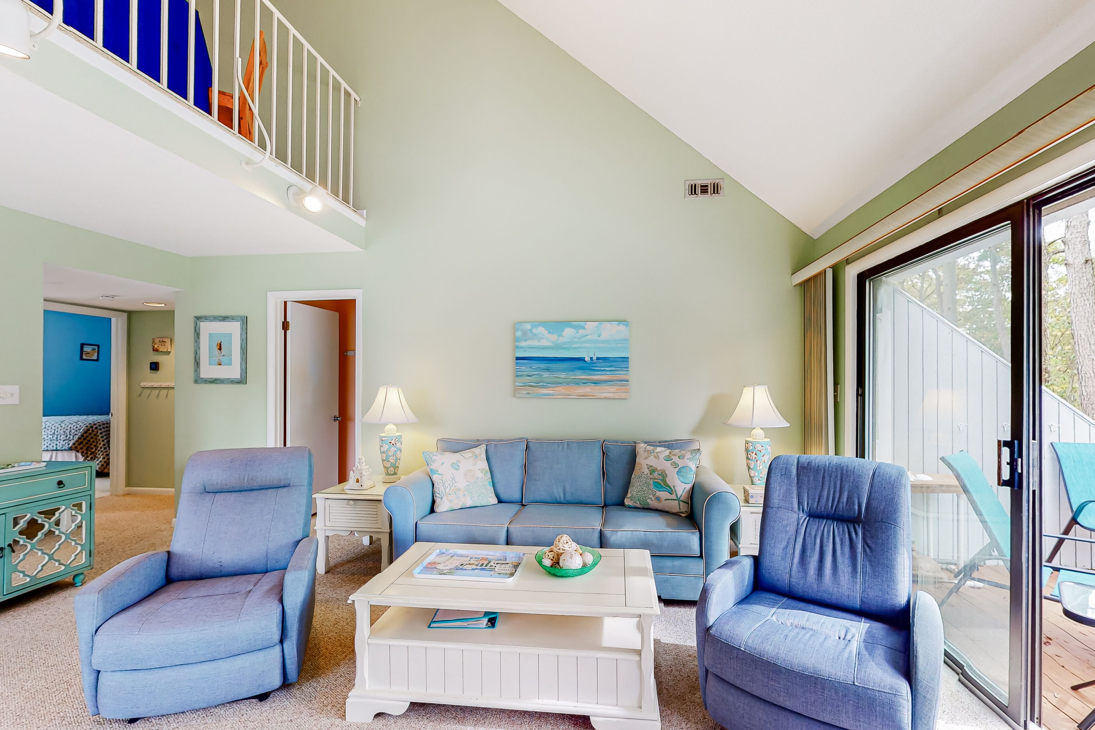 Sea Colony Tennis 2nd-floor condo with pool & fireplace