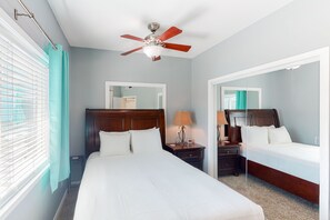 1 bedroom, free internet, bed sheets - Charming, dog-friendly condo w/ a shared pool & free WiFi - near beach access (Corpus Christi)