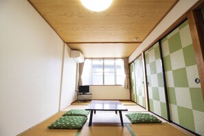 Economy Triple Room, Non Smoking | Free WiFi, bed sheets - Habitacion NIIYA Mt Fuji (Fujikawaguchiko)