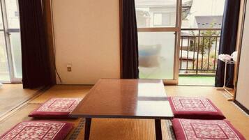 Family Room, Non Smoking, Mountain View A | Free WiFi, bed sheets