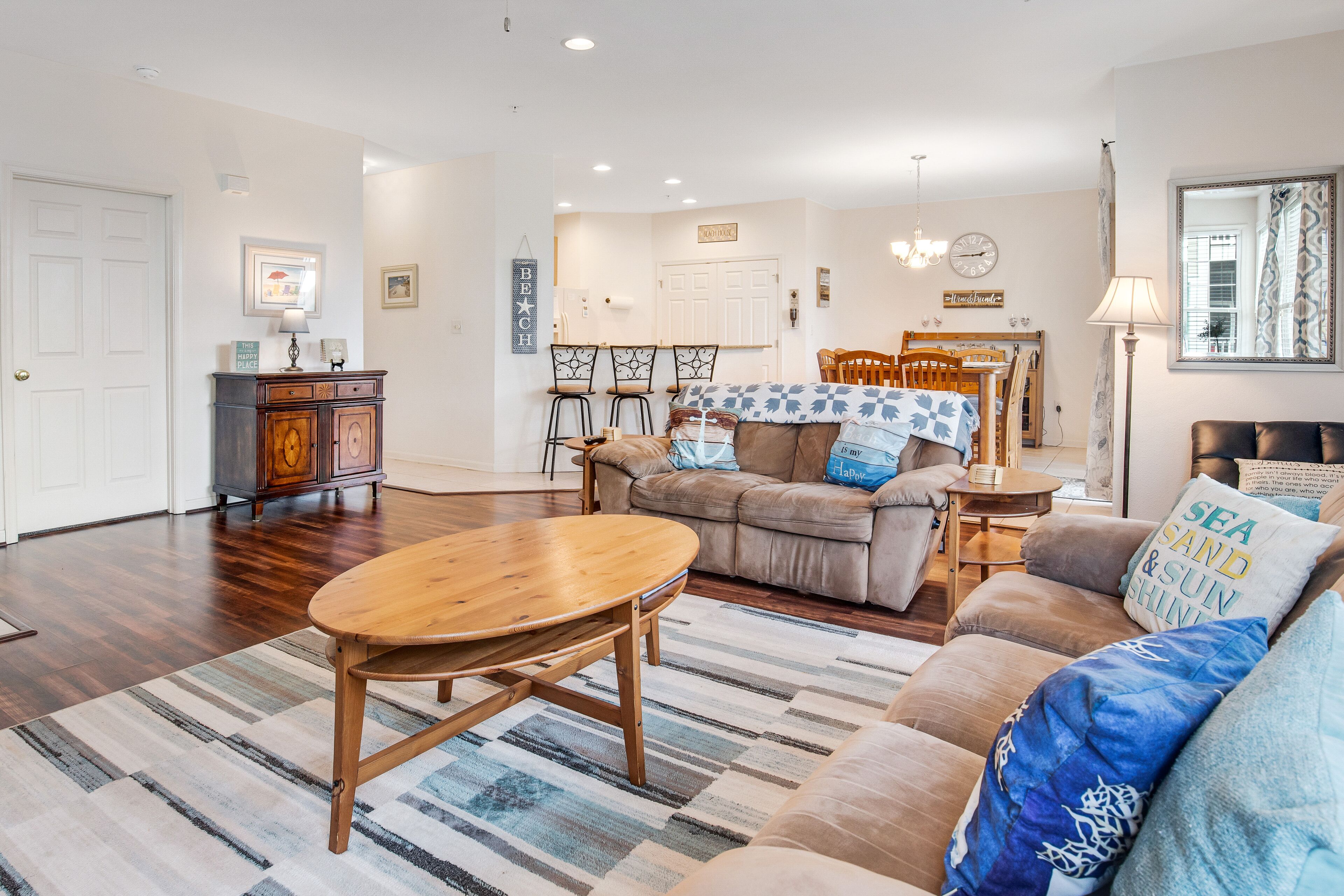 Bear Trap Dunes 1st floor condo w/ basketball court, tennis court, and pool