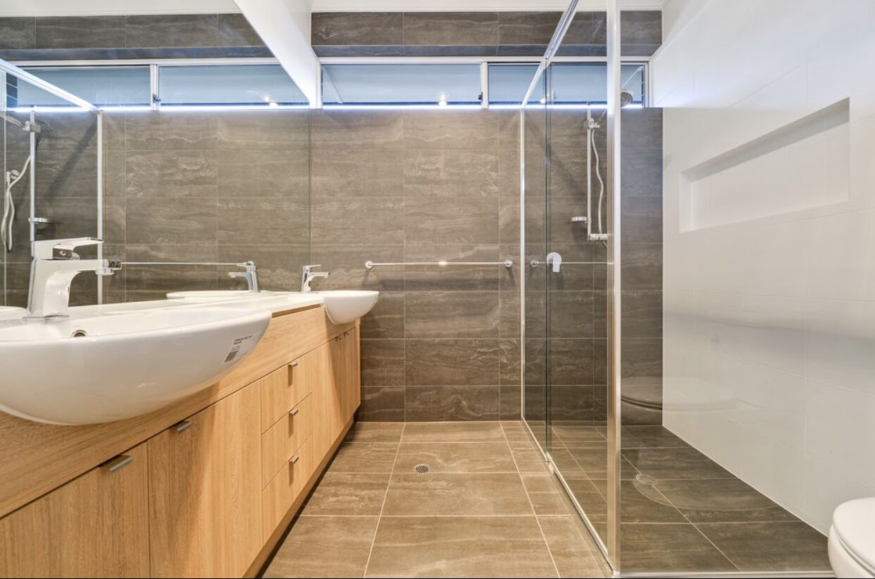 Divine on Dudley - Modern Home in Excellent Location  — image 4