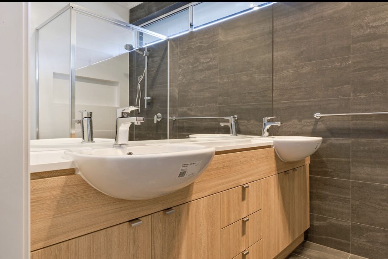 Divine on Dudley - Modern Home in Excellent Location  — image 5