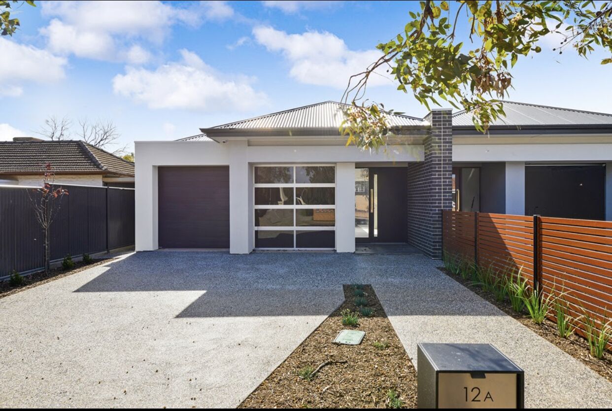 Divine on Dudley - Modern Home in Excellent Location  — image 2