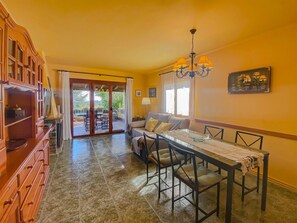 TV, fireplace - Club Villamar - Fully detached villa for 6 with private swimming pool (Calonge)