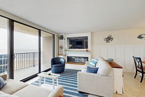 TV, DVD player, stereo - Sea Colony Ocean 8th-floor condo with gym, tennis court, & elevator (Bethany Beach)