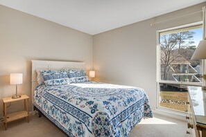 3 bedrooms, iron/ironing board, Internet, bed sheets - Sea Colony Tennis townhouse with sauna, basketball court, & pool (Bethany Beach)