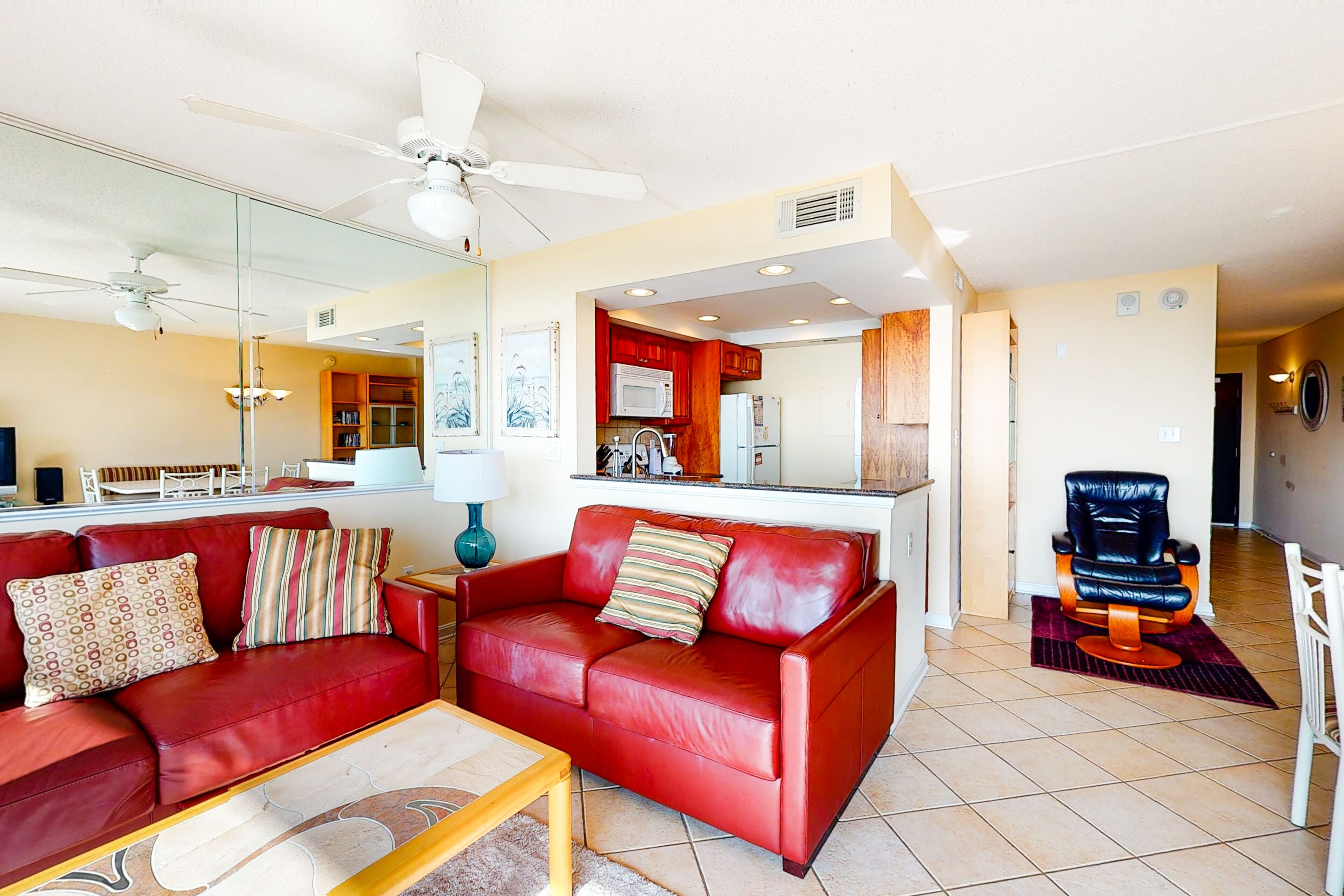 Sea Colony 5th floor condo w/ shared gym, tennis court & sauna - ocean view!
