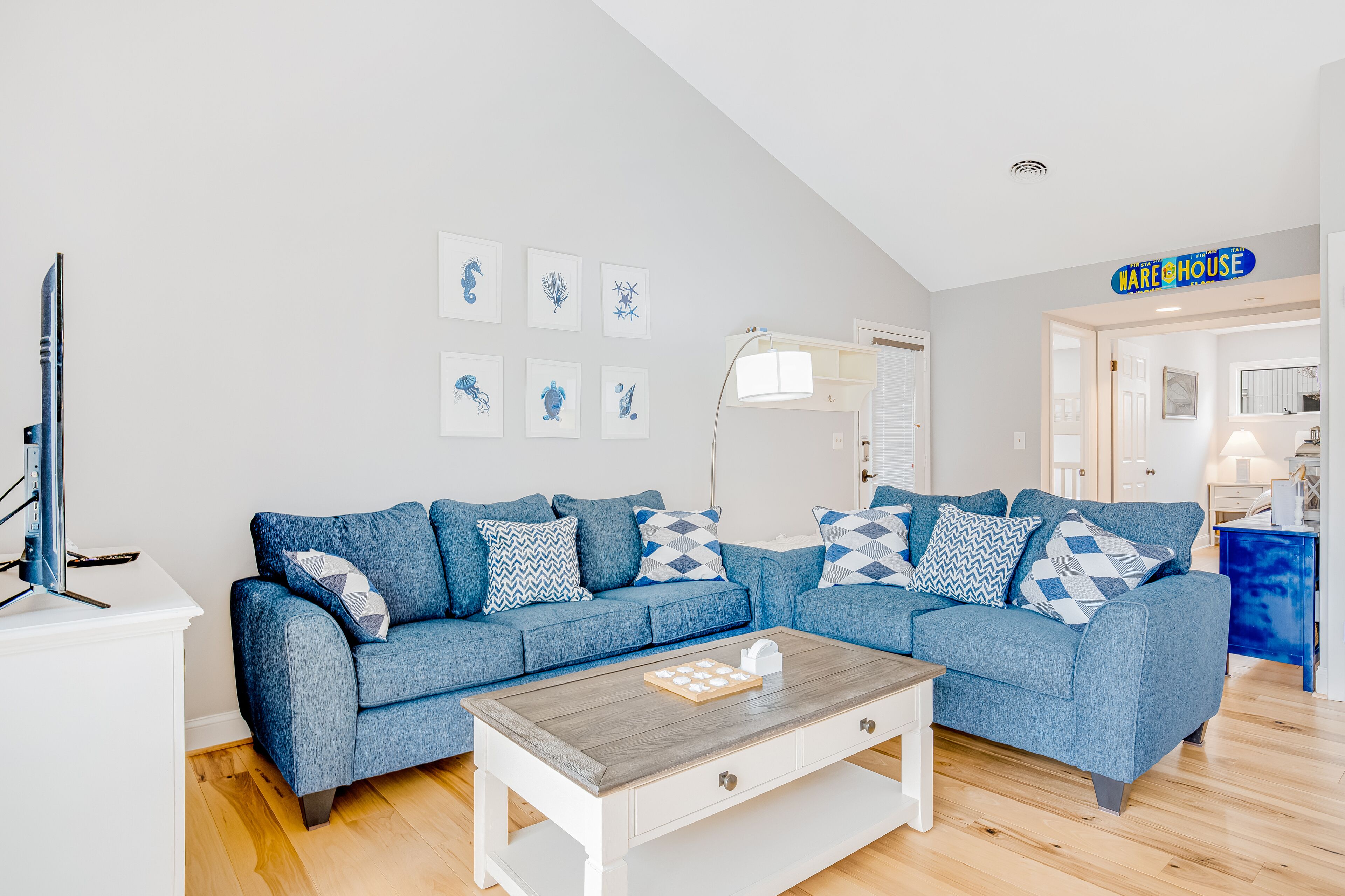 Sea Colony Tennis 1st-floor condo fireplace & pool