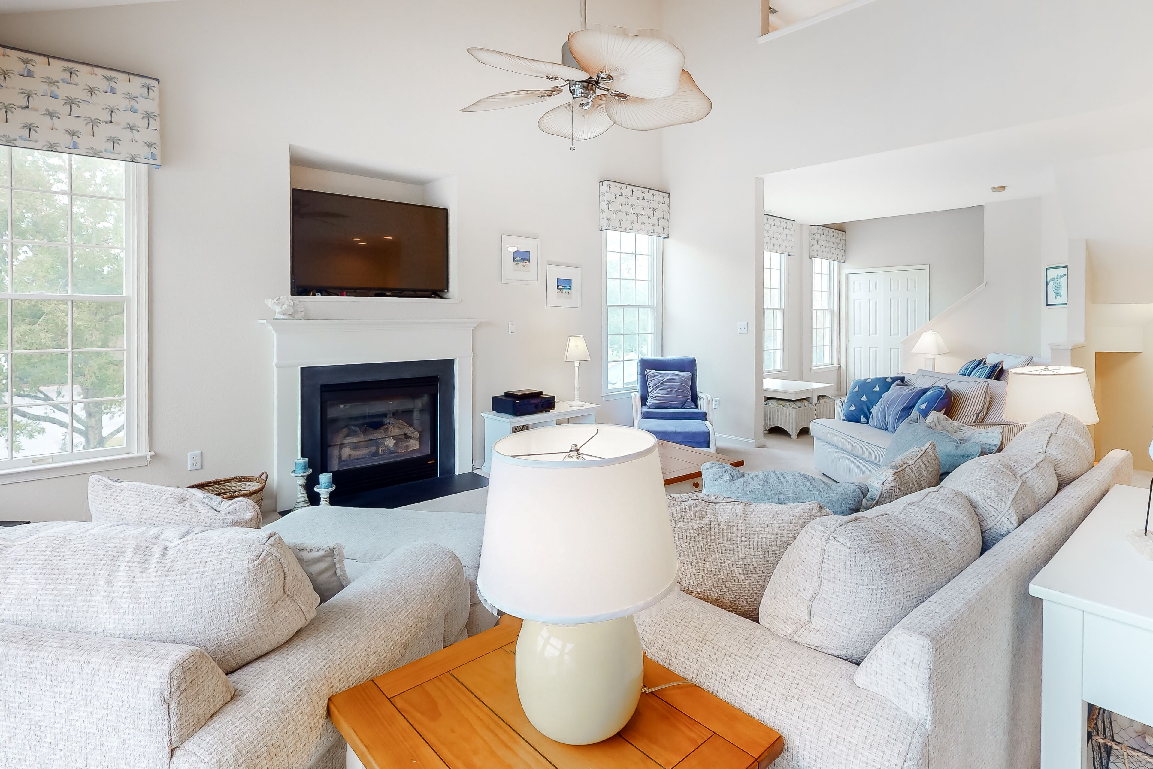 Bear Trap Dunes 2nd floor condo w/ tennis court, pool, and golf on-site