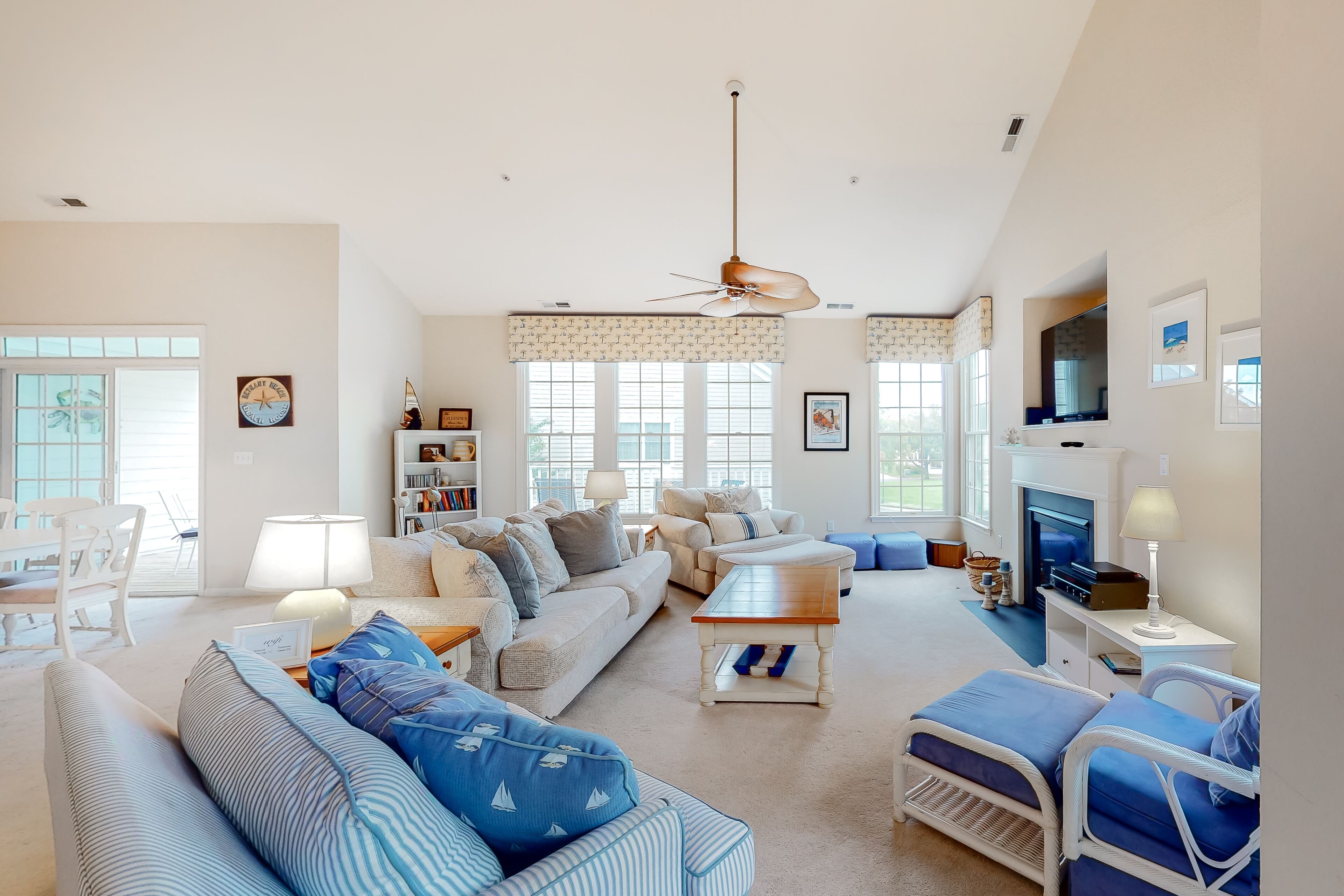 Bear Trap Dunes 2nd floor condo w/ tennis court, pool, and golf on-site