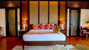 Minibar, in-room safe, individually decorated, individually furnished