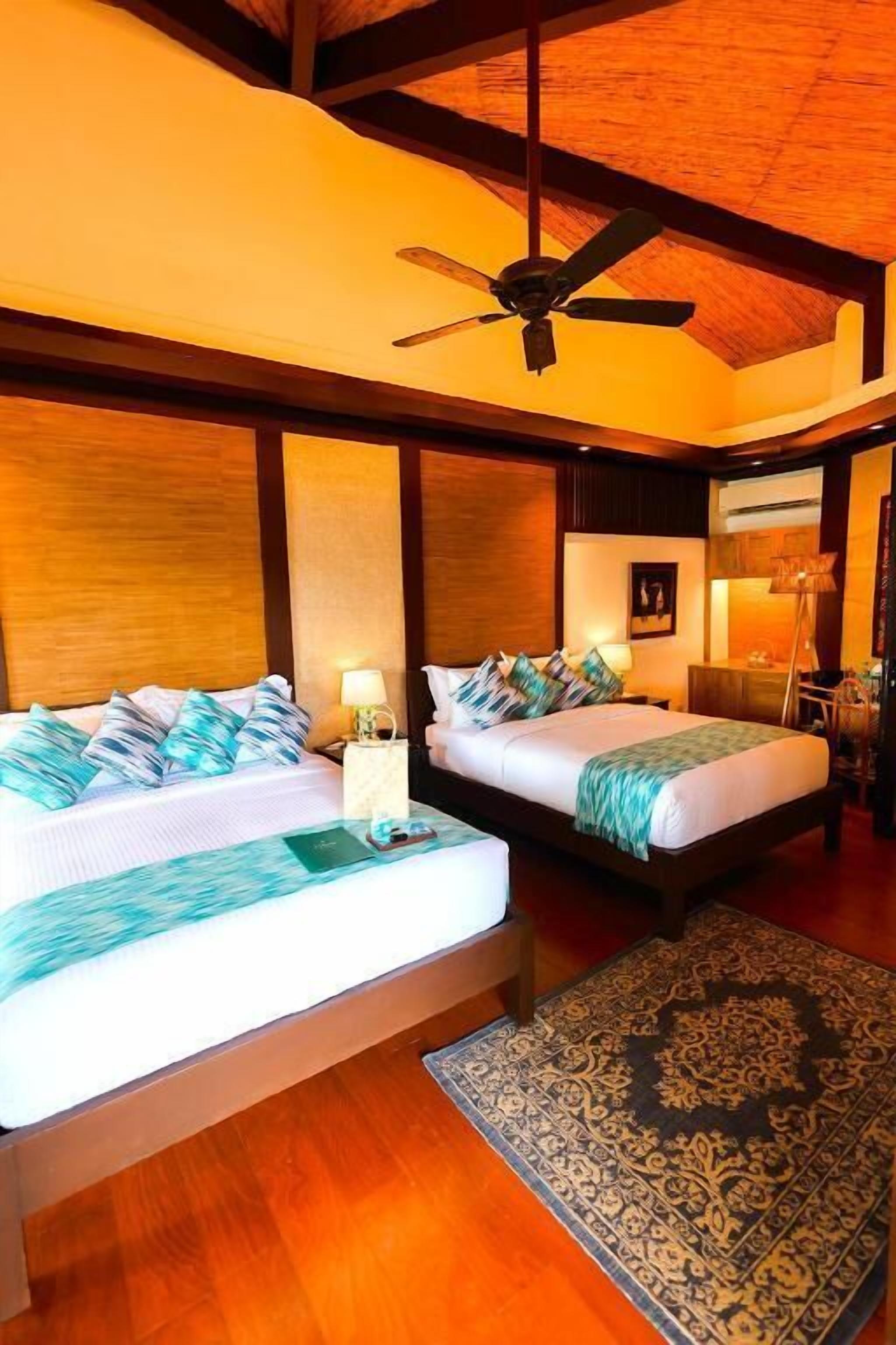 Minibar, caja de seguridad en la habitación y decoración personalizada 