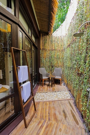 Bañera y ducha independientes, artículos de tocador gratuitos