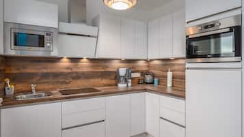 Kühlschrank, Mikrowelle, Ofen, Geschirrspüler