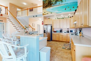 Fridge, microwave, oven, stovetop - Swann Cove house with free WiFi and pool (Selbyville)