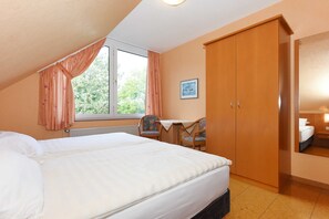 1 bedroom, travel crib, WiFi