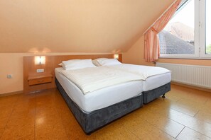 1 bedroom, travel crib, WiFi