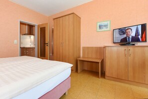 Unclassified image, 4 of 10, button - Double room Butt in the Hotel-Pension Altes Siel - Double room Butt with (Esens)