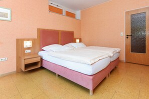 Unclassified image, 4 of 10, button - Double room Butt in the Hotel-Pension Altes Siel - Double room Butt with (Esens)