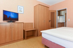 Unclassified image, 4 of 10, button - Double room Aal in the Hotel-Pension Altes Siel - Double room Aal with terrace (Esens)