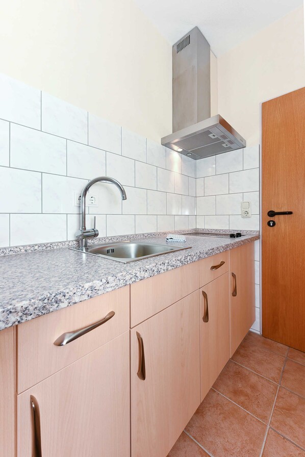 Unclassified image, 1 of 10, button - Double room Aal in the Hotel-Pension Altes Siel - Double room Aal with terrace (Esens)