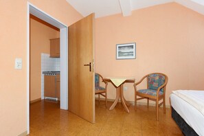 1 bedroom, WiFi, bed sheets