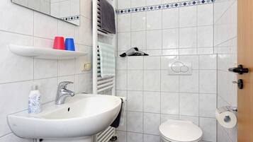 Handtücher, Seife, Toilettenpapier