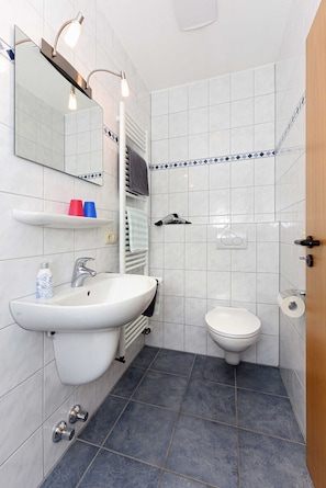 HandtĂŒcher, Seife, Toilettenpapier