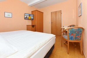 1 bedroom, WiFi, bed sheets