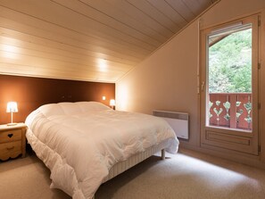 4 bedrooms, free WiFi, bed sheets