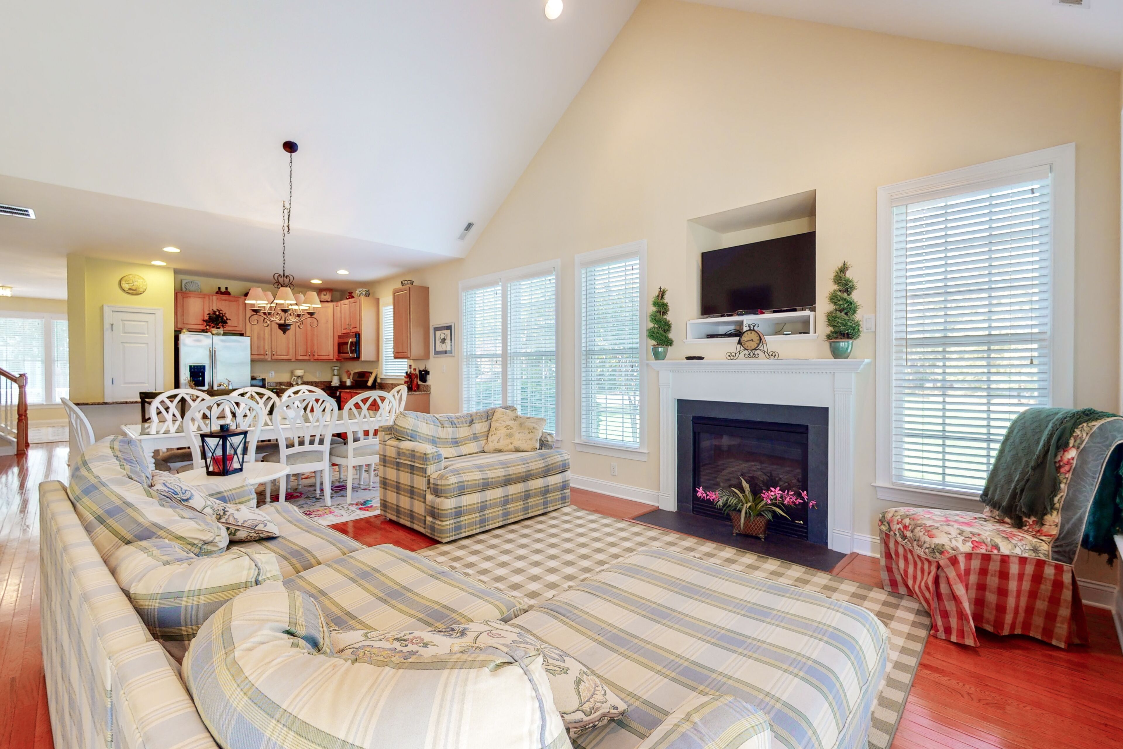 Bear Trap Dunes townhouse with gas grill, fireplace, free WiFi, & fitness room