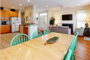 Interior - Bear Trap Dunes end townhouse w/ pool table, shared pools and fitness room (Ocean View)