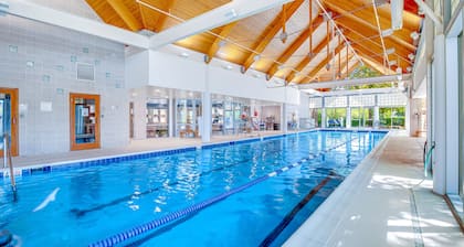Bear Trap Dunes end townhouse w/ pool table, shared pools and fitness room